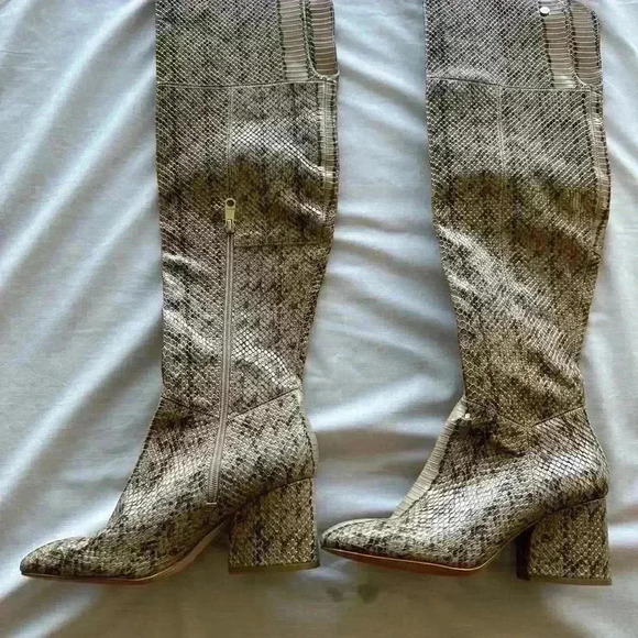 Louise et Cie Winslow Leather Boot, 8M - Picture 3 of 6